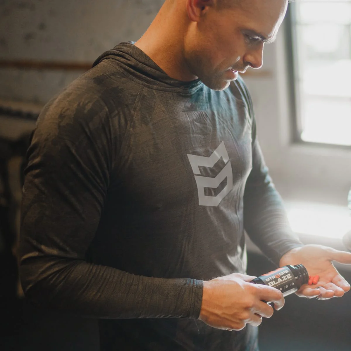 VANQUISH HOODIE - Image 4